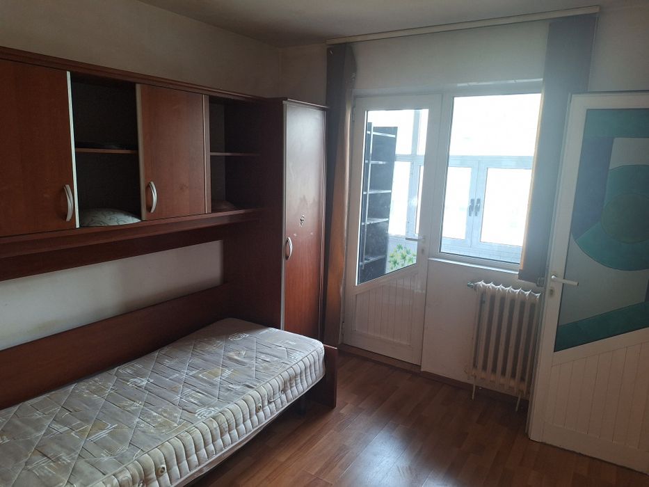 Vând apartament 3 camere semidecomandat