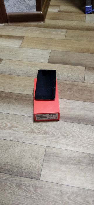 Huavei gt3. В хорошем состоянии. Небольшой дефект - трещинки на экране