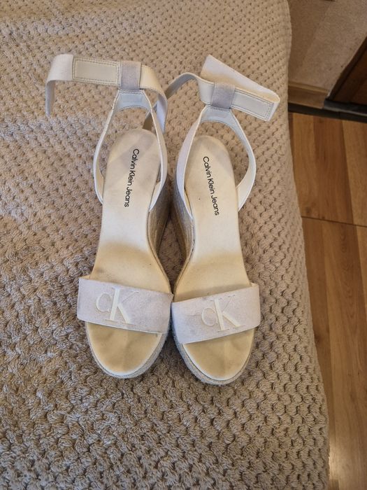 AMISU и Calvin Klein -40 и 41 номер