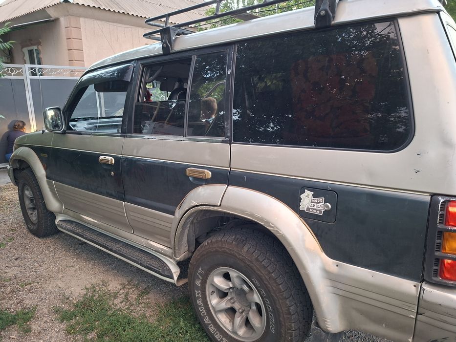 Продаю Mitsubishi Pajero