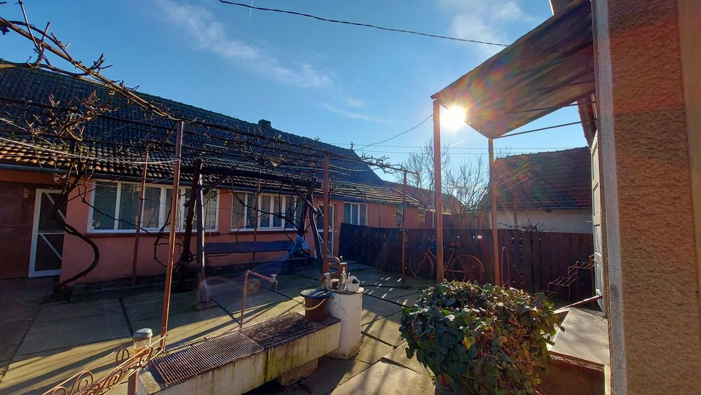 Vând 2 case în Chișineu Criș (schimb cu casă în Arad)