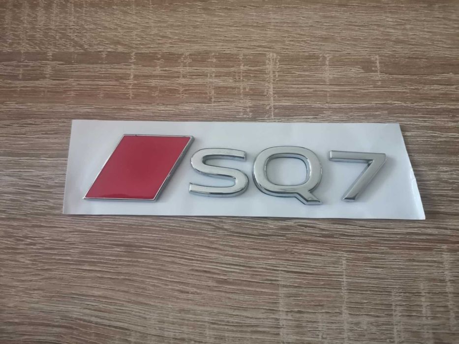 емблема Audi SQ7 нов стил сребристо с червено