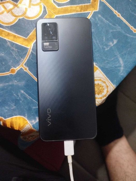 Vivo v21e s nauwnikom