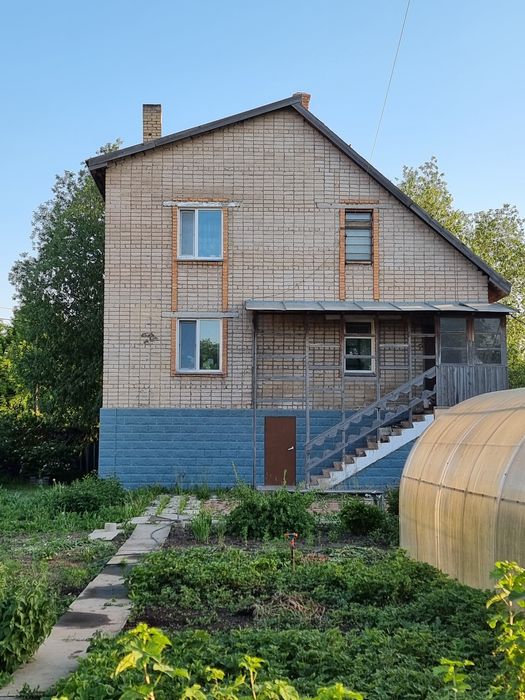 Продам дом с большим участком.