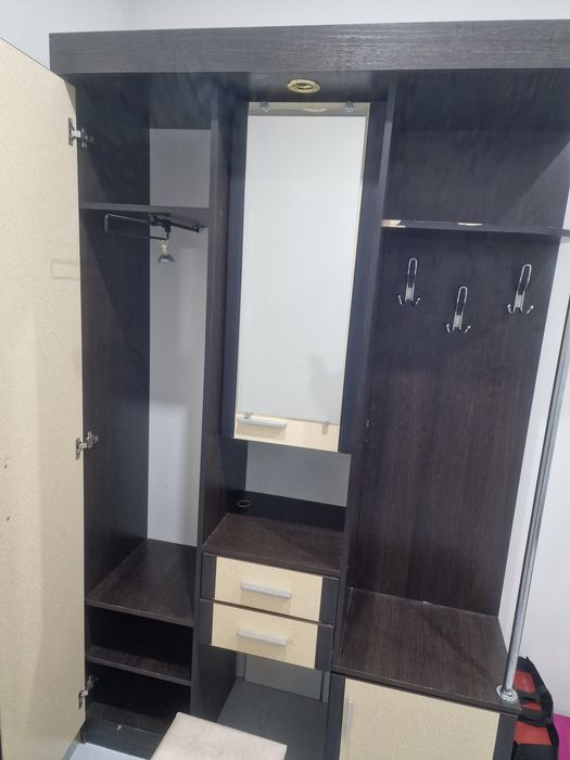 Прихожая со стулом