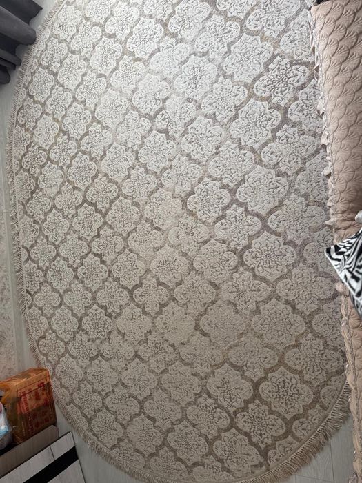 Ковер овальный, бежевый