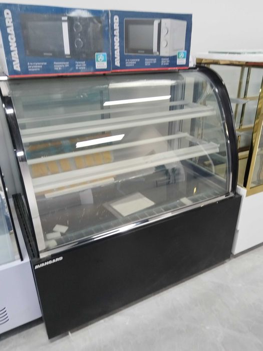 Для выпечки и тортов витрины