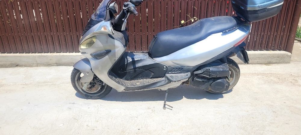 Vand sau schimb malaguti madison 250 cc