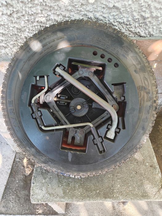 Резервна гума с крик