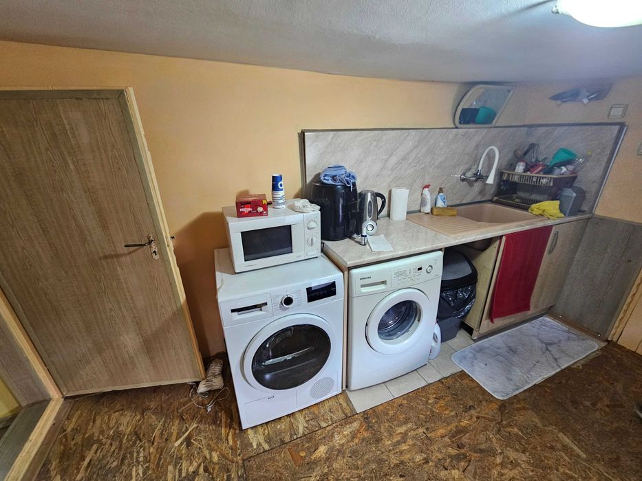 1840-Продава се едноетажна полумасивна къща с гараж в кв. "Оборище"!