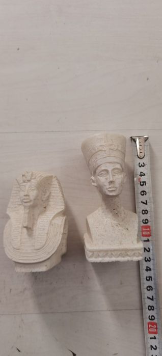 Лот мраморни статуетки.