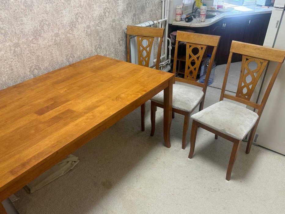Продается стол и стулья