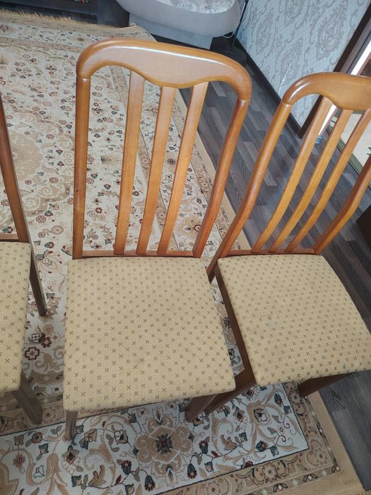 Продам стол для гостиной