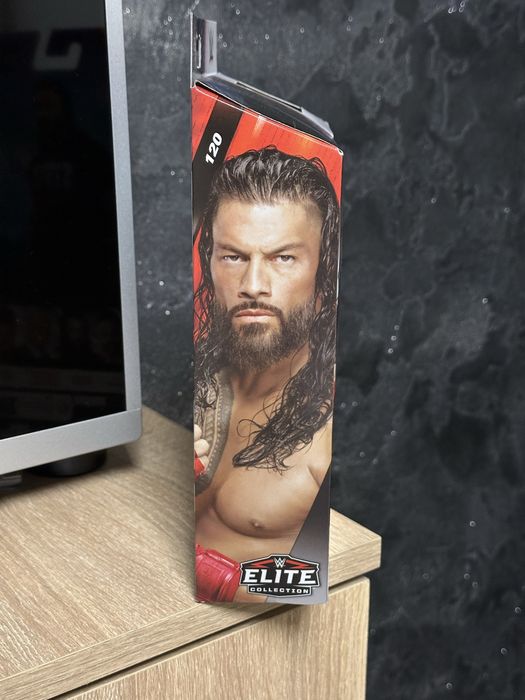 Figurina wwe wrestling roman reigns elite