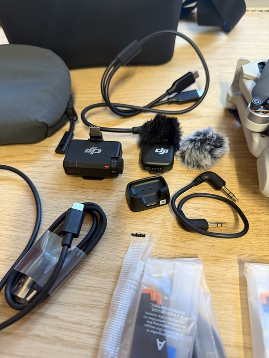 Vand Drona Dji Mini 3 fly more combo + rc + kit dji mic mini!
