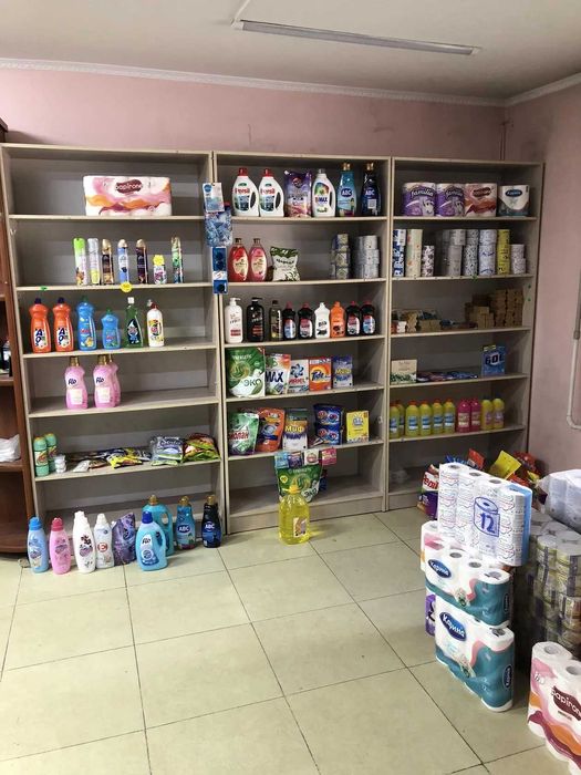 Продам торговое оборудование , витрины