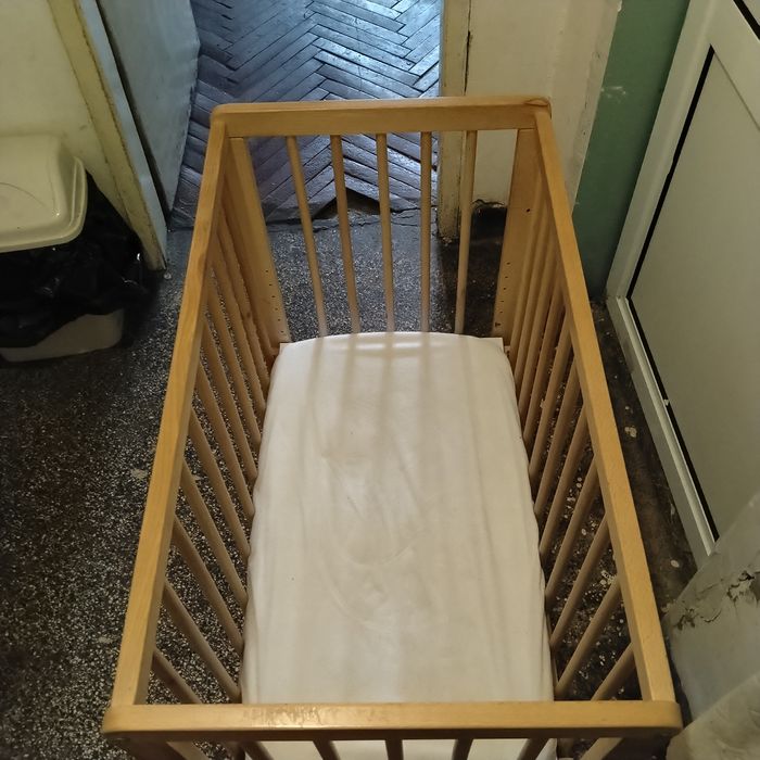 Продавам за бебе кошара