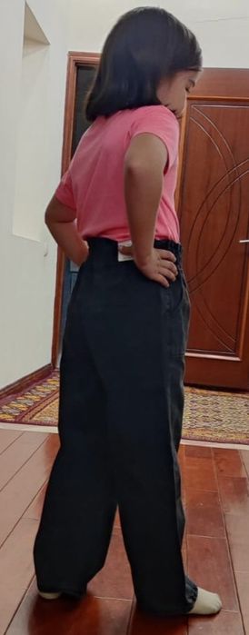 Продам джинсы на девочку 9-10 лет