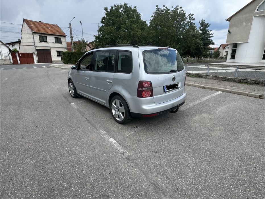 Vand Volkswagen Touran facelift in stare impecabila