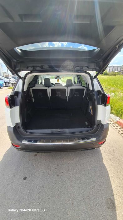 Masina peugeot de vanzare.
