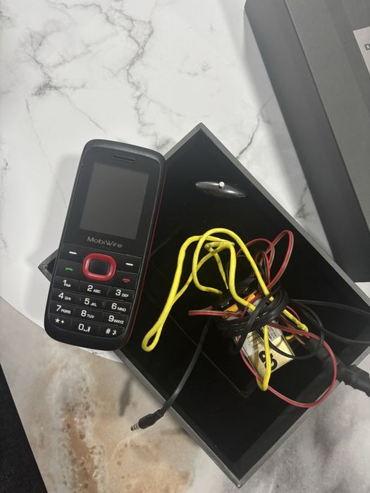 Microcasca copiat pentru examen + telefon cu butoane