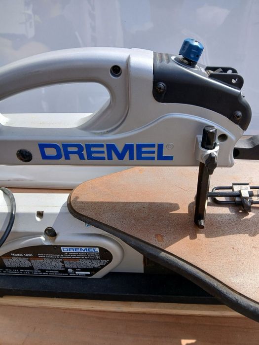 Контурен настолен трион