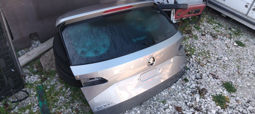 Шкода Карок задна врата