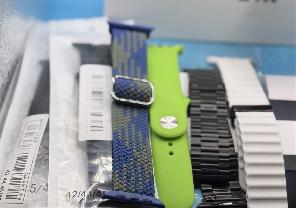 Смарт часовник Apple Watch SE 2nd Gen GPS + Cellular 44mm, Midnight Aluminum + каишки