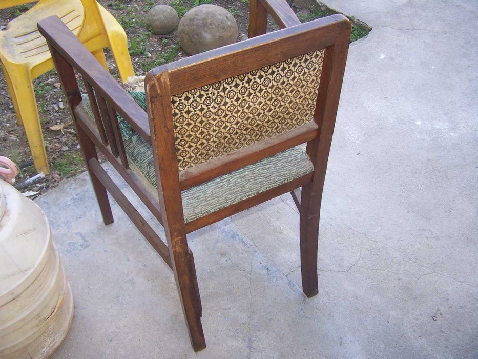 vand scaune curbate si tabureti