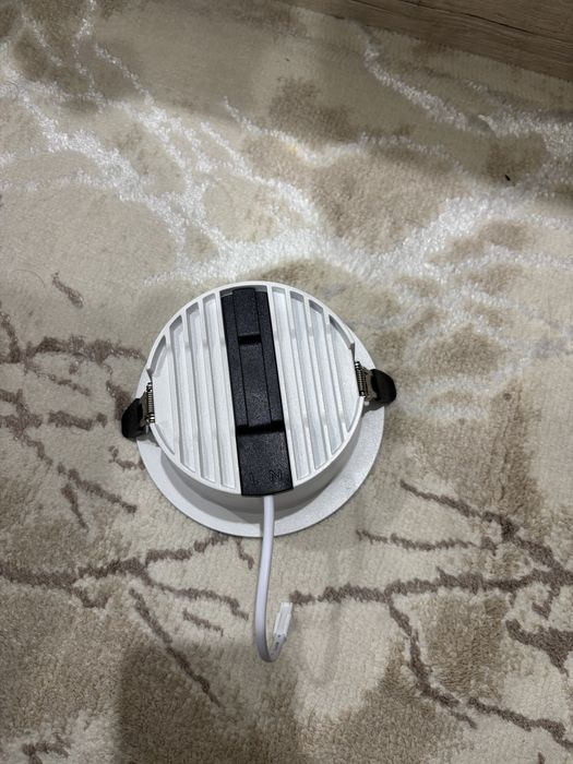 LED galogen lampochka (uy uchun) sotiladi