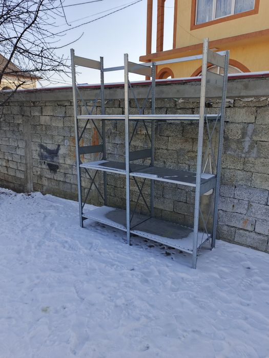 Rafturi metalice pentru depozitare manuala și arhiva
