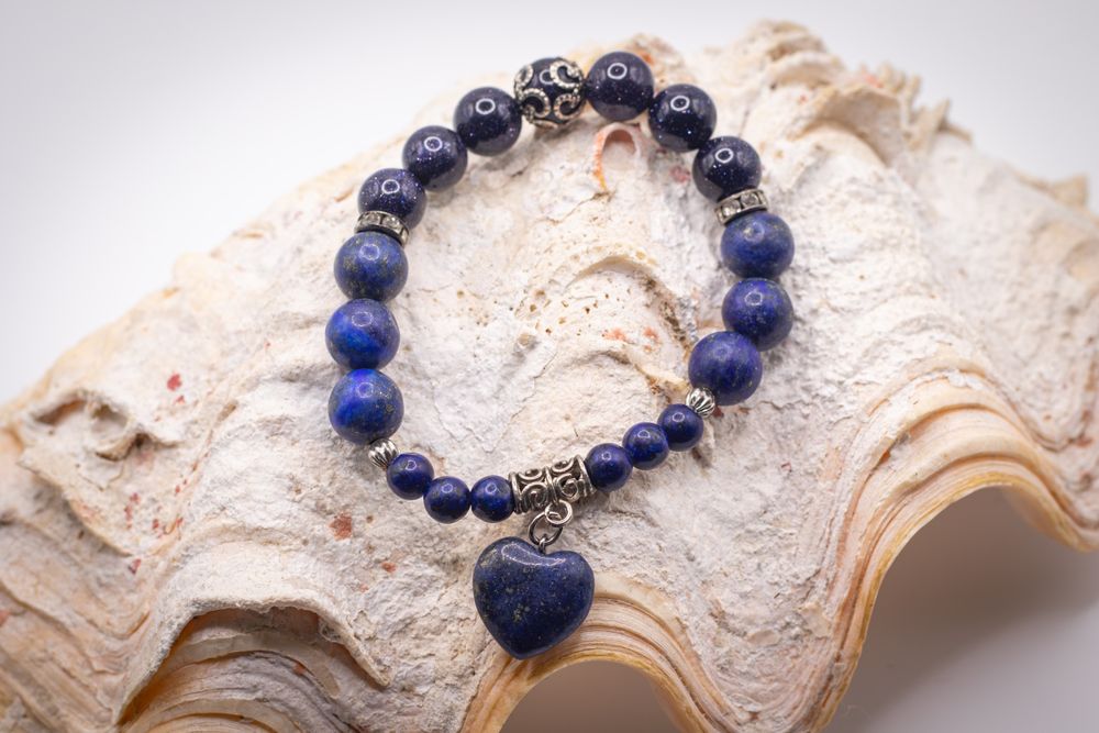 Гривни от полу скъпоценни камъни