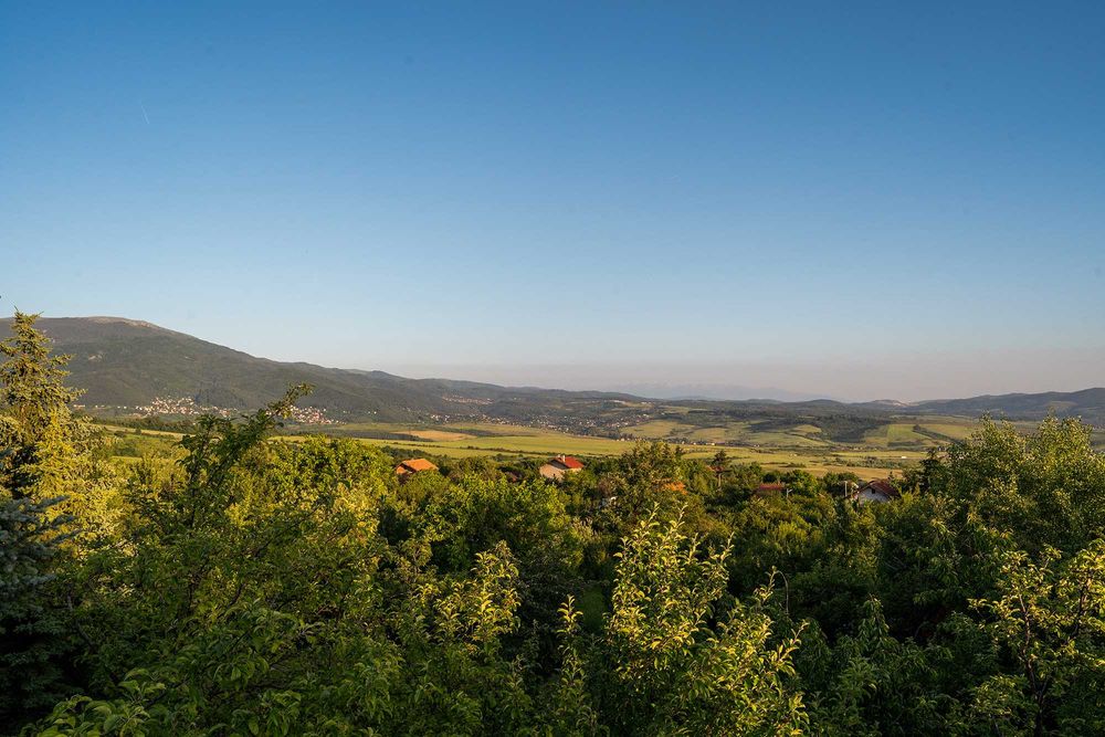 Продава се бутикова къща във вилната зона на с.Големо Бучино, Перник