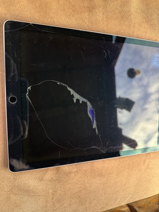 Apple  iPad Pro 12.9 inch  Model A1671