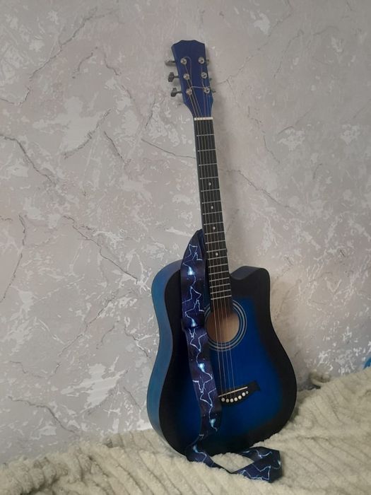 Продам Гитару в отличном состоянии