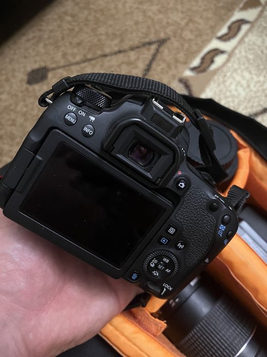 Canon EOS 77D kit 18-135, 50мм и 75-300