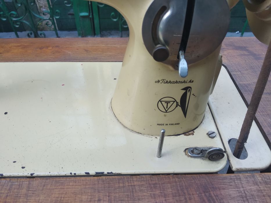 Продаю швейную машину