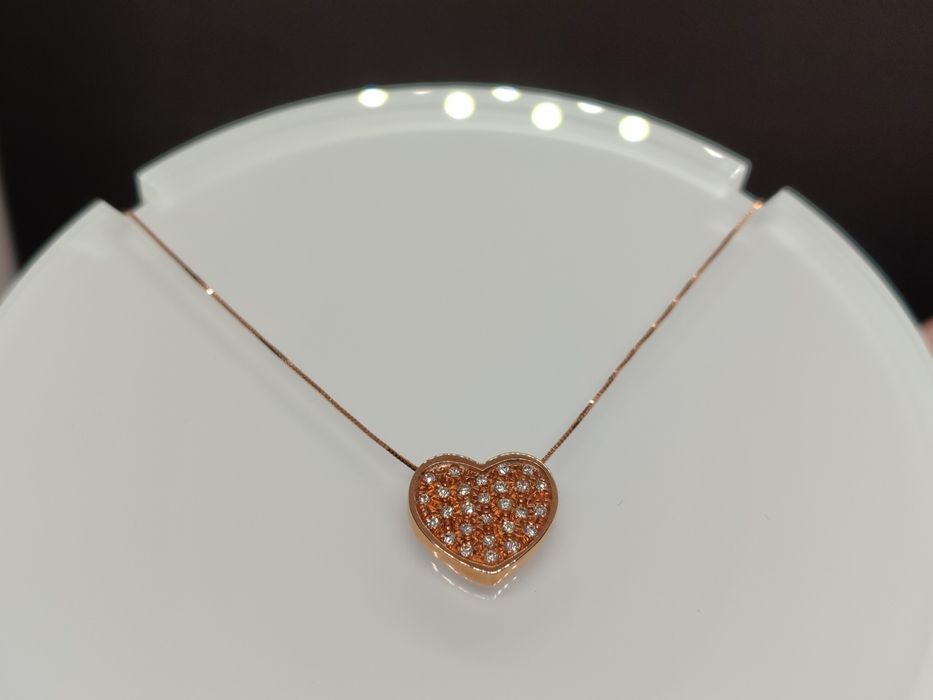 Луксозна висулка сърце от 18К злато с диаманти