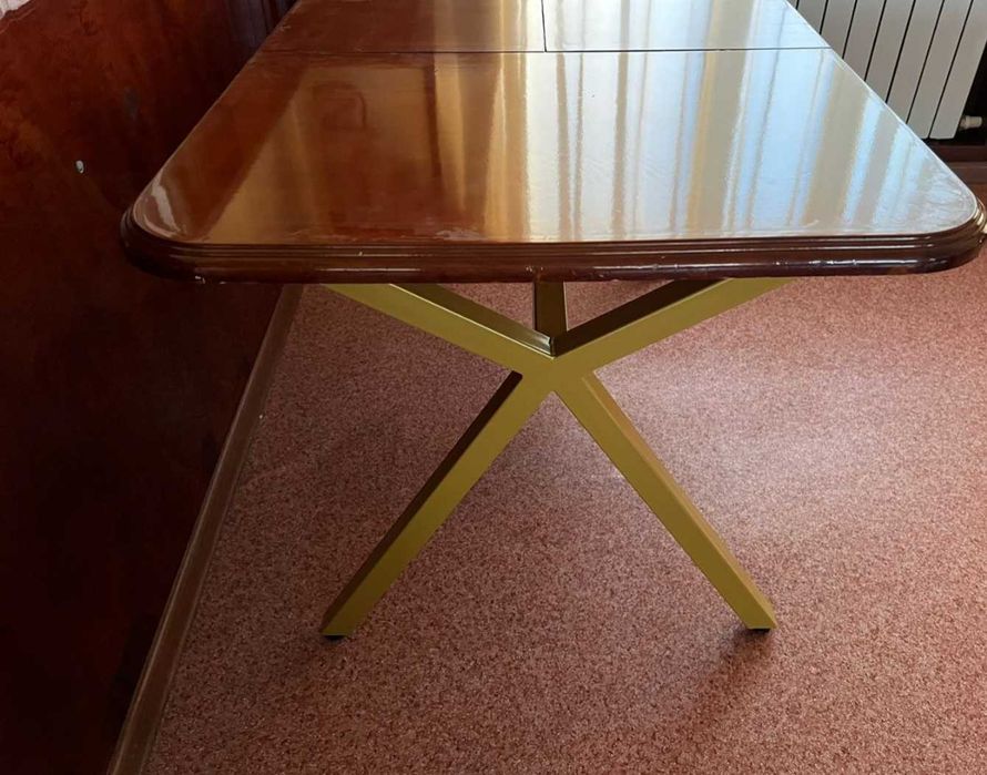 Столы на металлических ножках