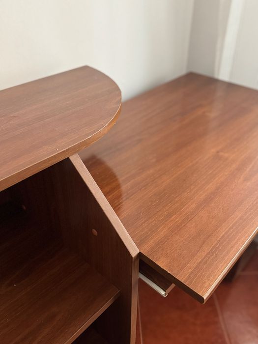 Birou practic din lemn