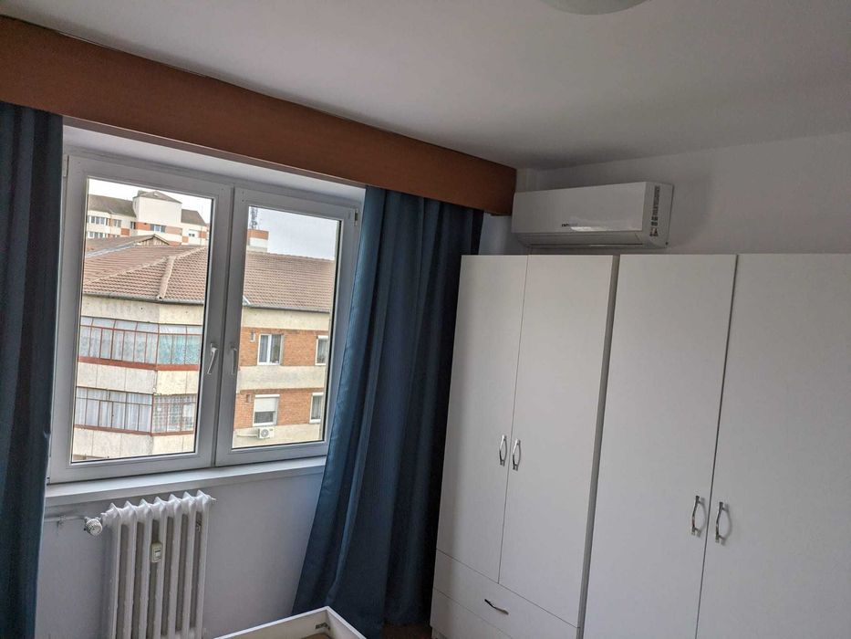 Inchiriez apartament 4 camere zona Nufarul