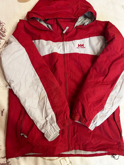 Продавам две туристически якета jack wolfskin и Helly Henson