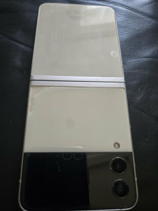 Samsung galaxy flip 3