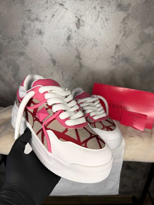 Adidasi Valentino