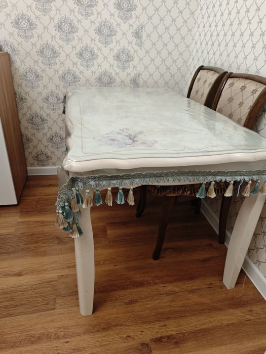 Продается кухонный стол