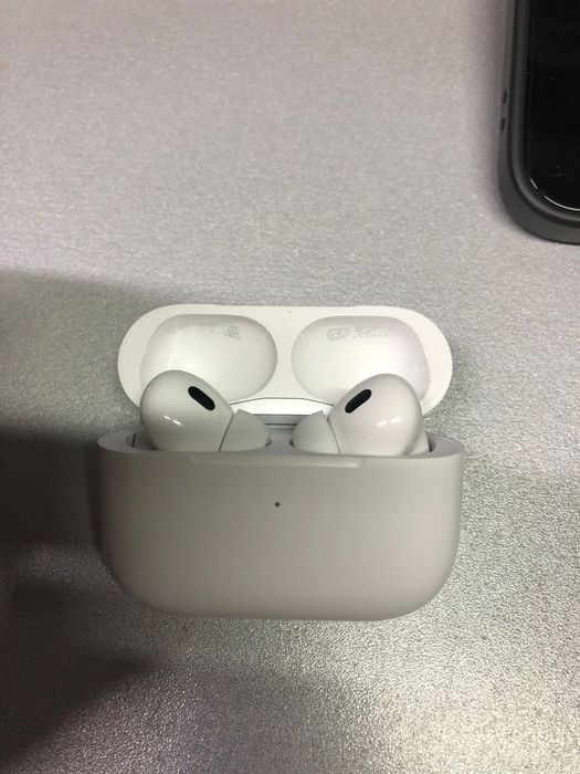 iPhone 16 Apple watch AirPods Pro 2