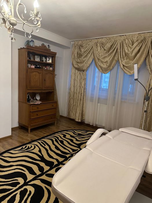 Vând set complet de mobilier profesional pentru salon