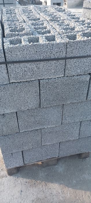 Vând bolțari beton