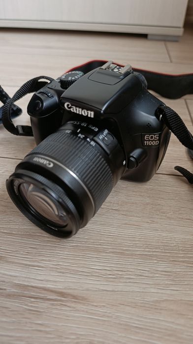 Зеркальная камера EOS 1100