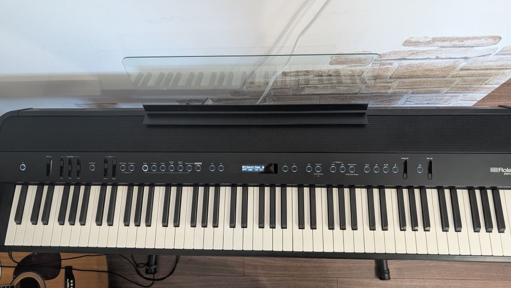 Vând pian digital Roland FP-90X